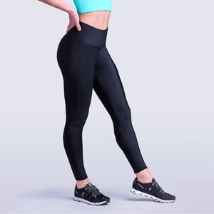 028EA.- Endeavor Athletic. 7/8 Michelle Legging. Size Small